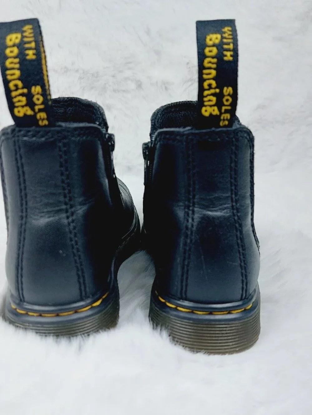 Dr. Martens Girl's Black 2976 Softy Leather Side Zip Classic Chelsea Boot Sz 10